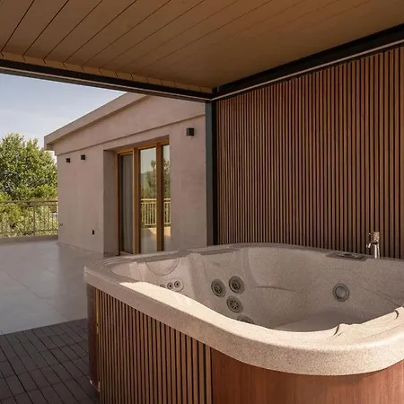 Salud شقة فندقية 4*